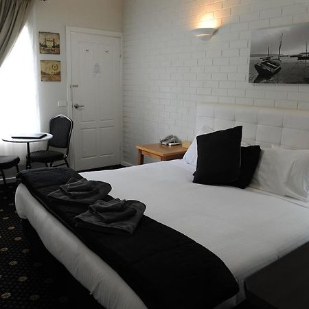 Norwood House Motel & Receptions Морнингтън Екстериор снимка