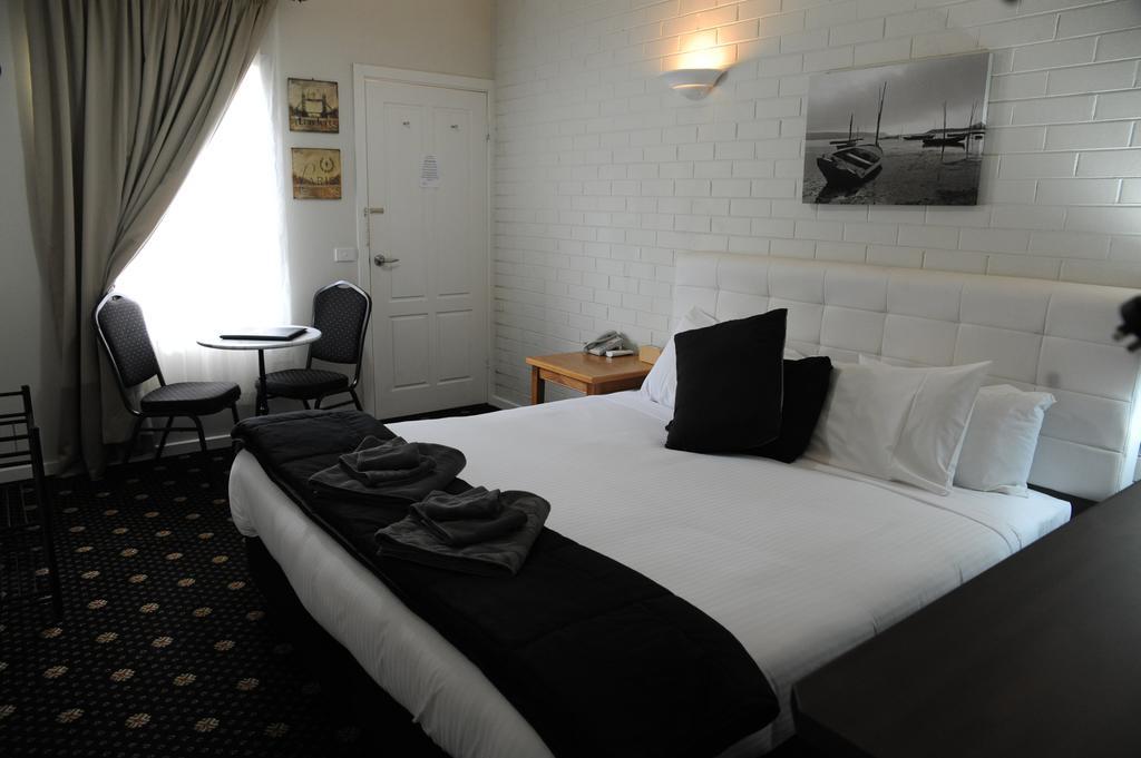 Norwood House Motel & Receptions Морнингтън Екстериор снимка