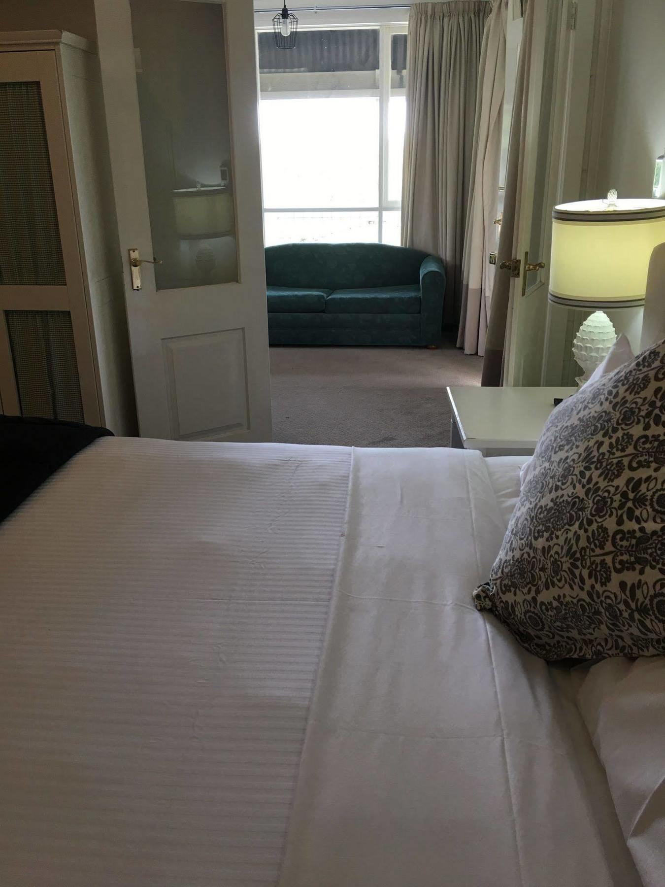 Norwood House Motel & Receptions Морнингтън Екстериор снимка