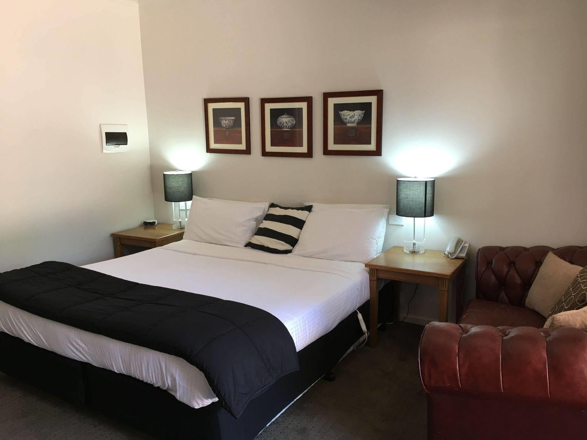Norwood House Motel & Receptions Морнингтън Екстериор снимка