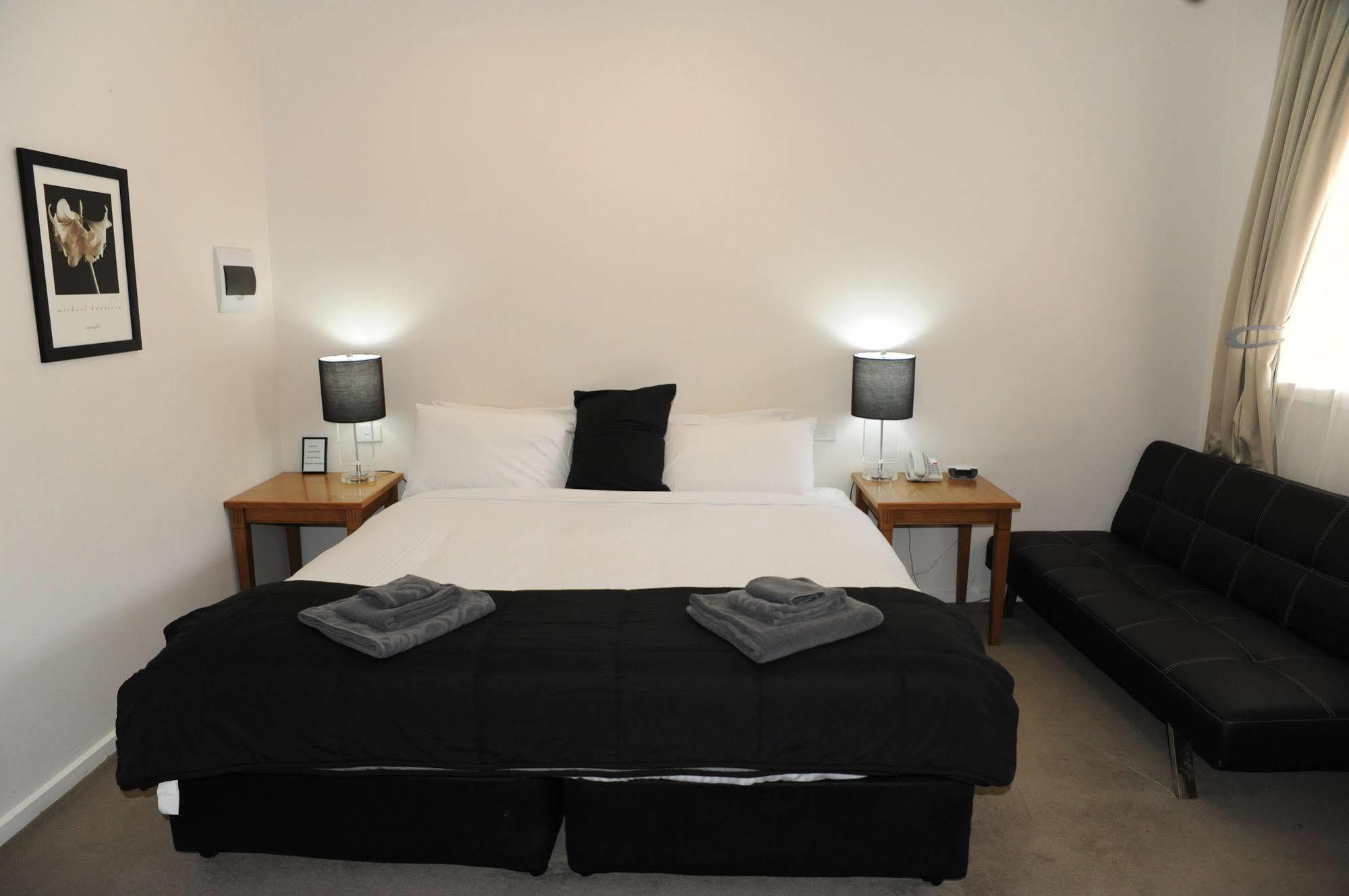 Norwood House Motel & Receptions Морнингтън Екстериор снимка