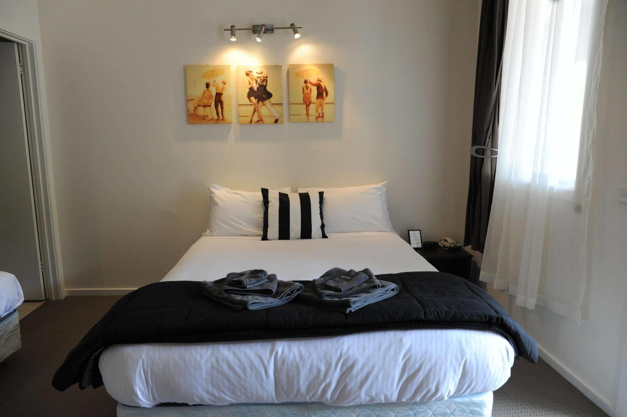 Norwood House Motel & Receptions Морнингтън Екстериор снимка