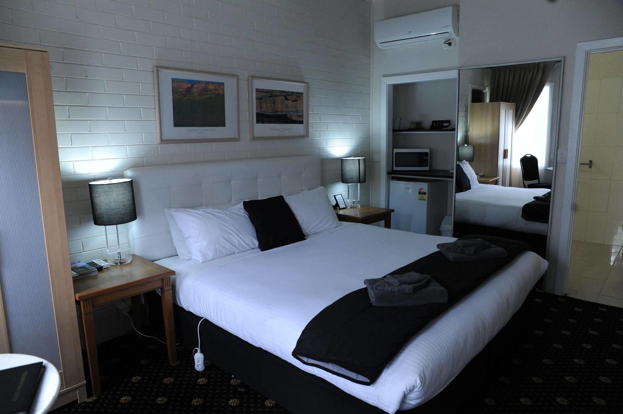 Norwood House Motel & Receptions Морнингтън Екстериор снимка