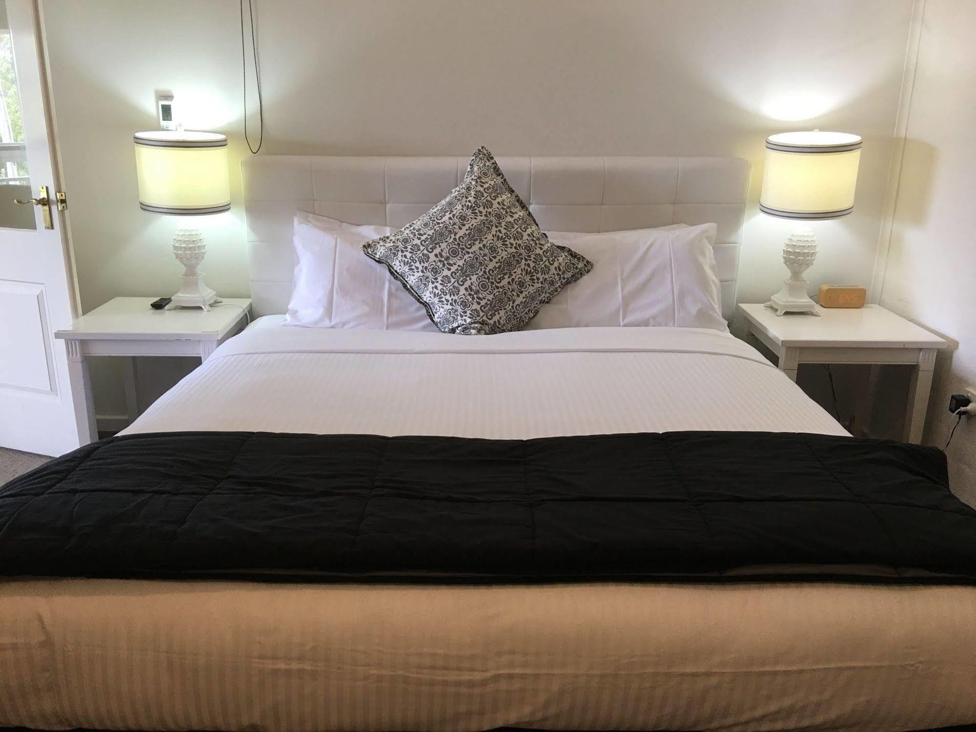 Norwood House Motel & Receptions Морнингтън Екстериор снимка