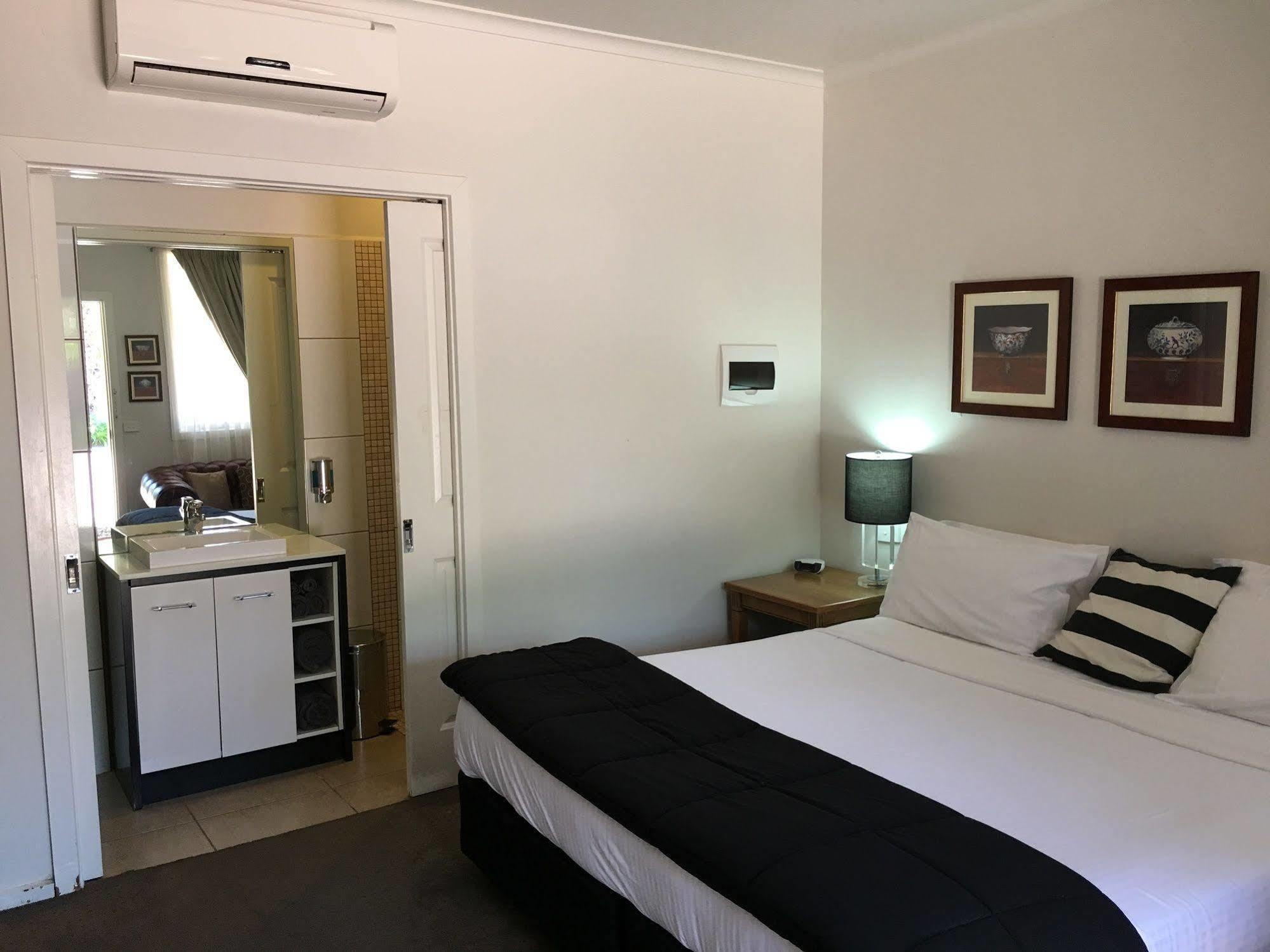 Norwood House Motel & Receptions Морнингтън Екстериор снимка